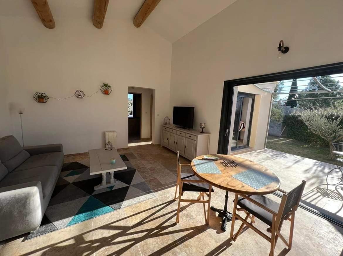 appartement calme et lumineux Paradou Extérieur photo